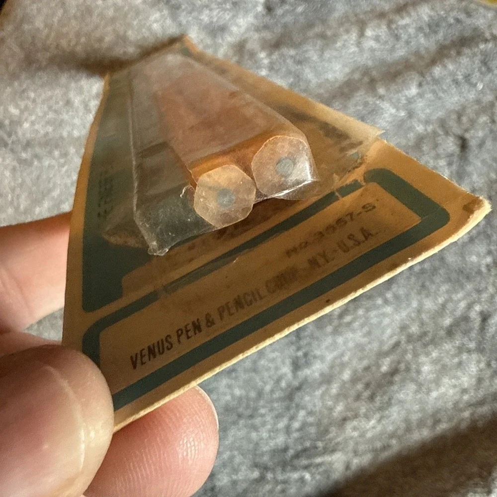 Vintage‎ Venus Velvet Pencils No. 2 Lead Original Box Unsharpened New Lot Of 2